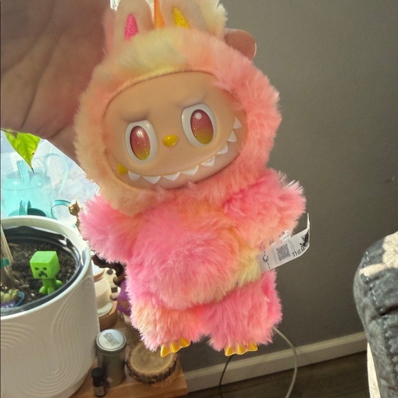 Pop Mart Labubu Vinyl Plush Pendant from the "Big Into Energy" - Picture 3 of 9